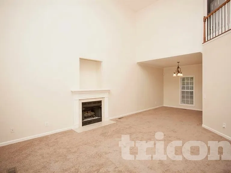 2315 Devonshire Dr — Photo 4