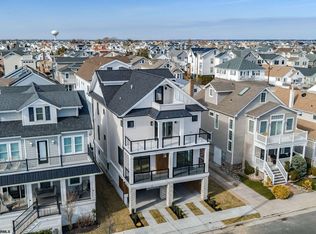 28 N Huntington Ave, Margate, NJ 08402