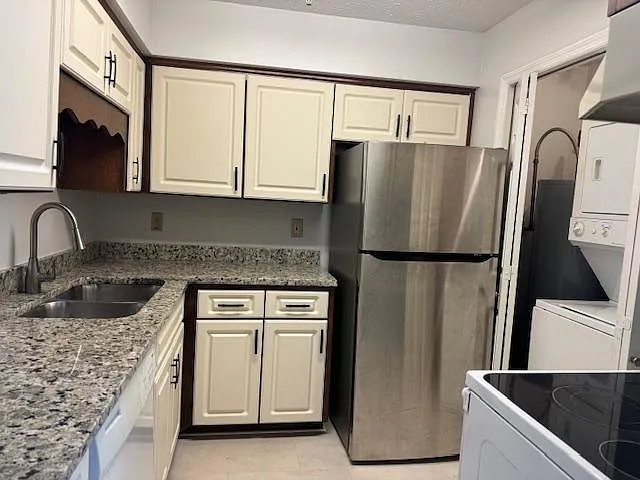 1808 State St #207 — Photo 2