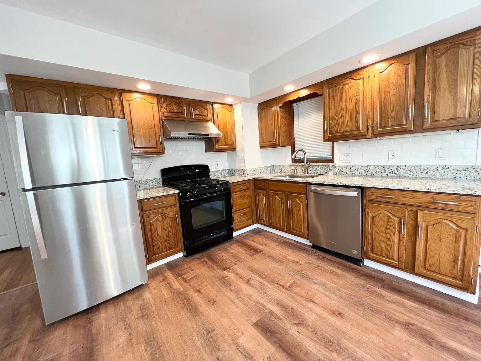 2 bed, 1500 sqft, $3,200 — Photo 2