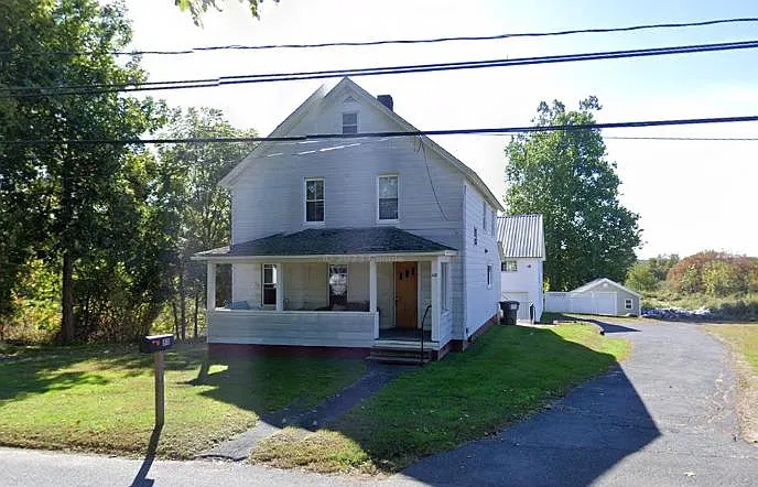 4 bed, $3,500 — Photo 1