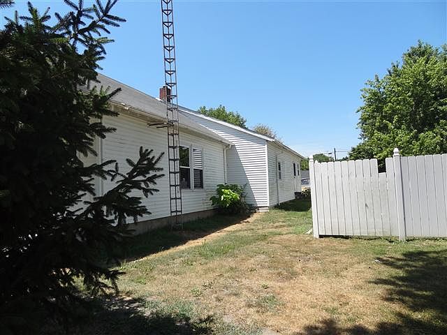 2nd image of 706 1st St