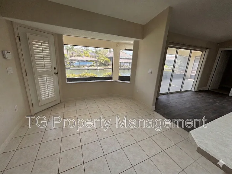 20 Clarendon Ct N — Photo 14