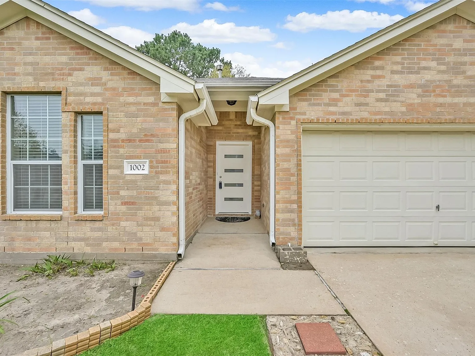 3 bed, 2.0 bath, 1245 sqft, $1,850 — Photo 4