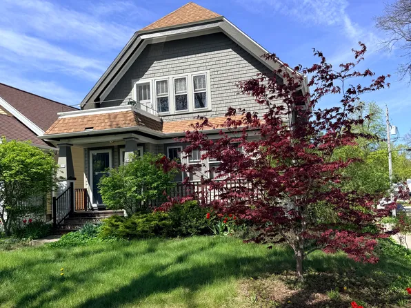 2477 N 69th St, Wauwatosa, WI 53213