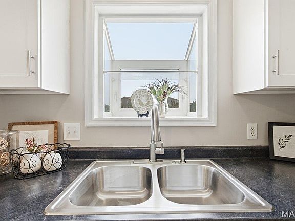 3rd image of 409 Fredricksburg Way