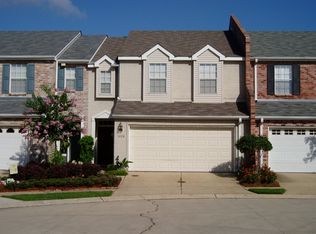 1028 Old Metairie Pl, Metairie, LA 70001