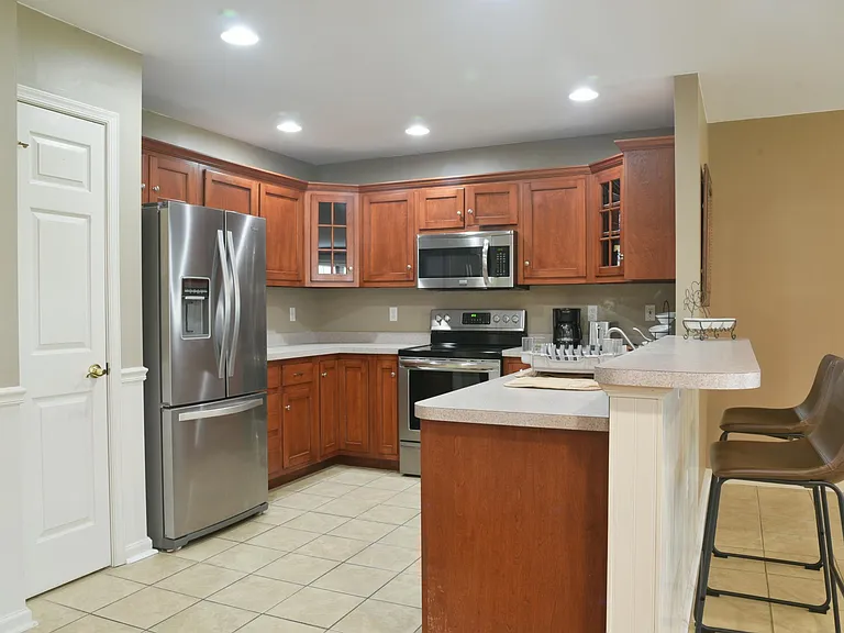 142 Lee Ann Ct — Photo 2