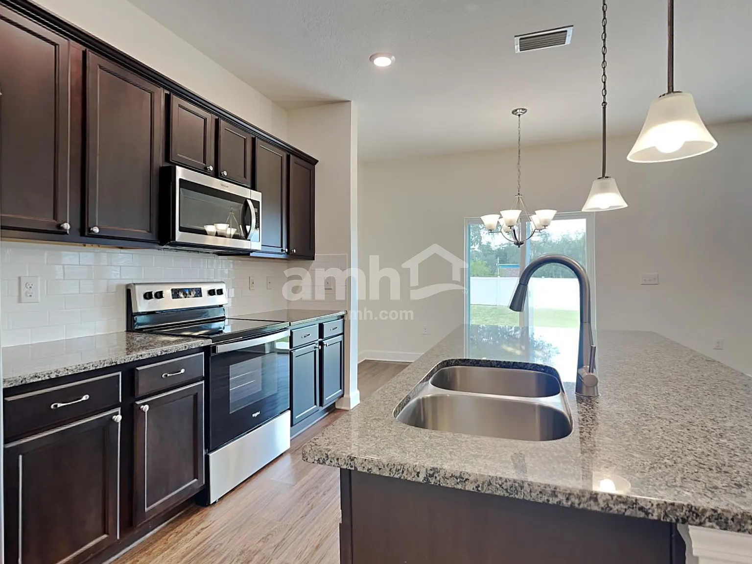 3 bed, 2.5 bath, 1884 sqft, $2,700 — Photo 3