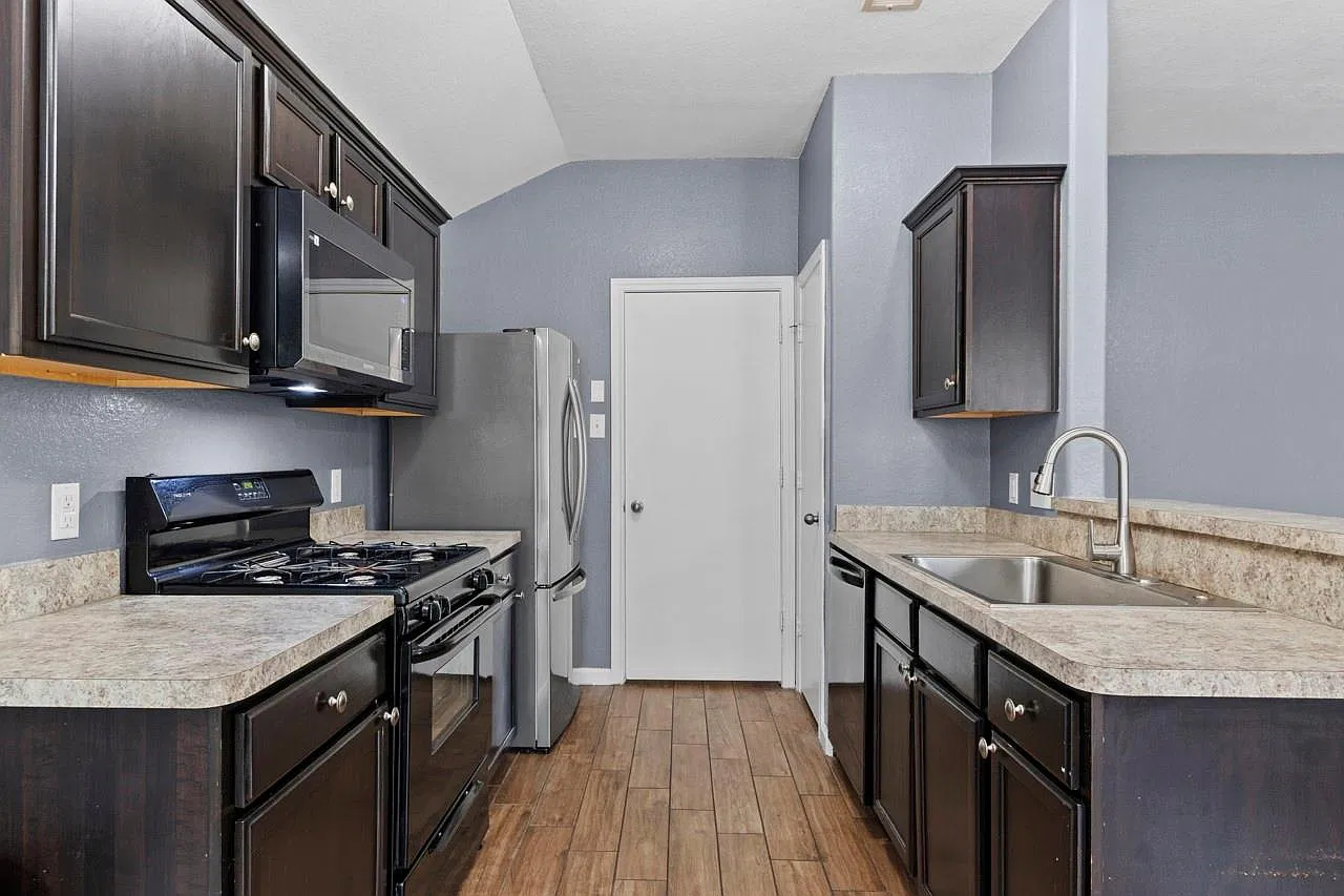 3 bed, 2.0 bath, 1253 sqft, $2,150 — Photo 3