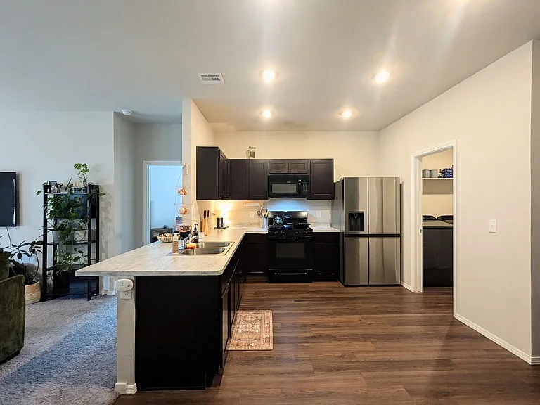 524 SE 7th Pl — Photo 3