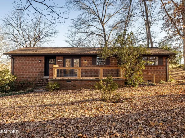 1534 McIlvaine Dr, Maryville, TN 37803