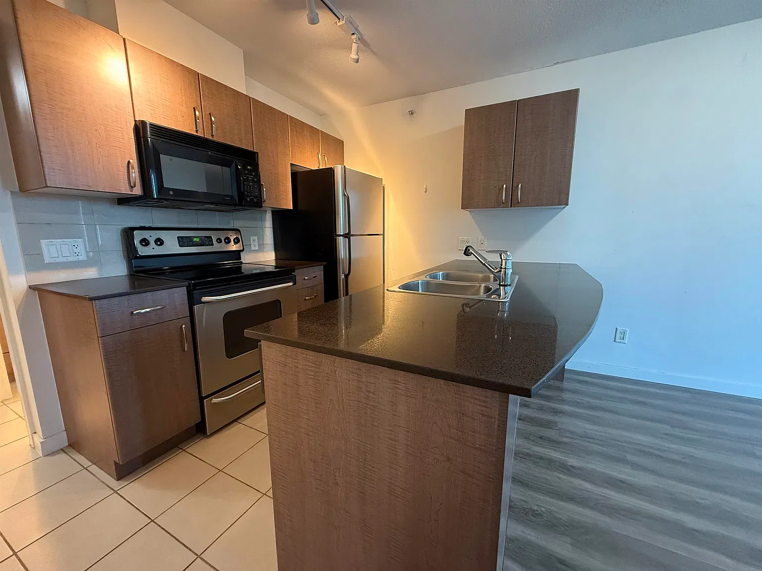Studio, 417 sqft, $2,000 — Photo 1