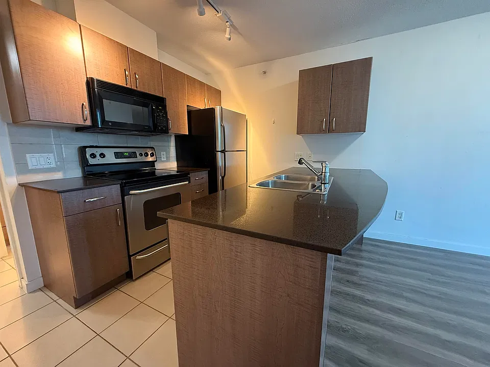 610 Granville St #1212