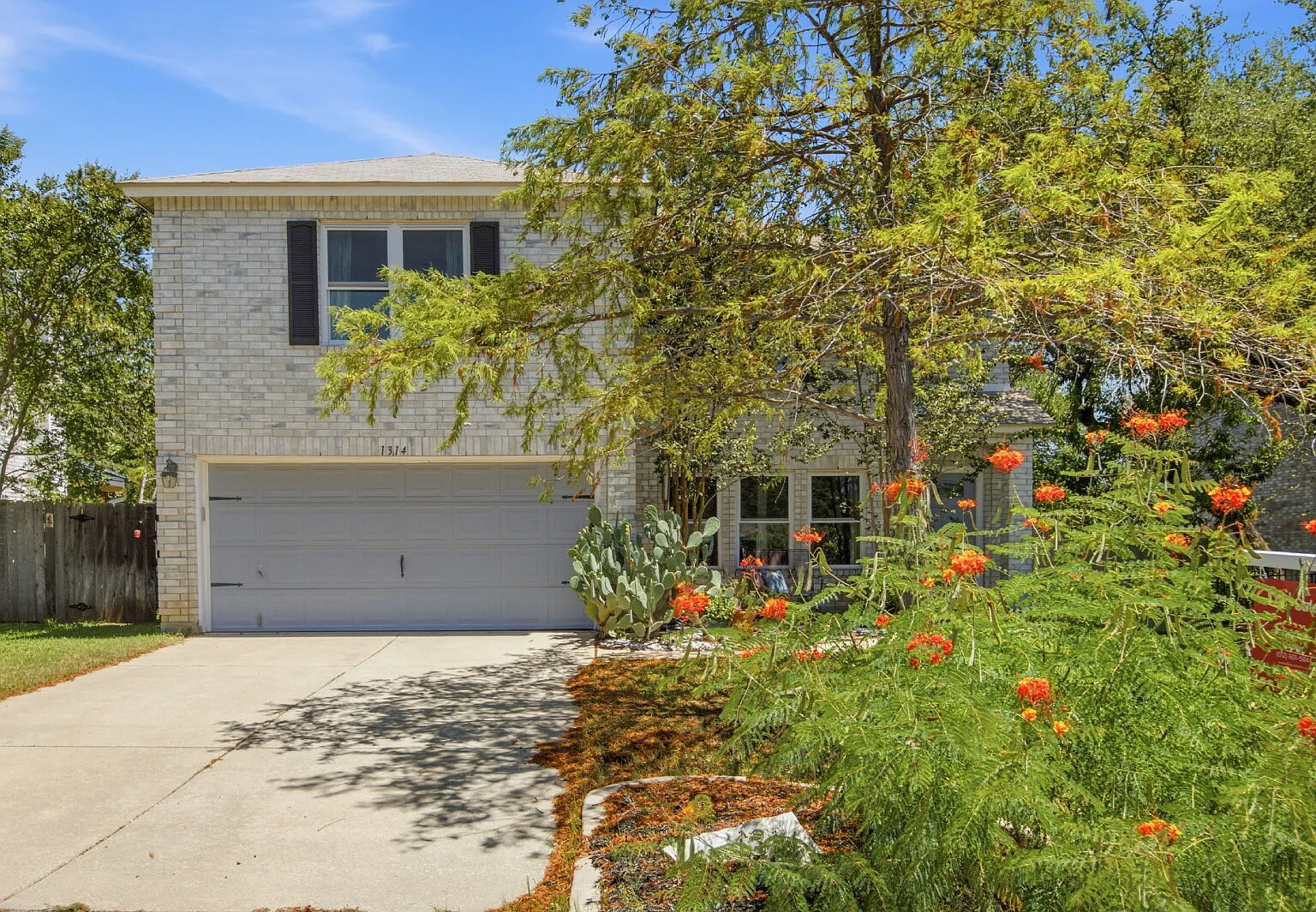 3 bed, 2.5 bath, 2409 sqft, $2,500 — Photo 2