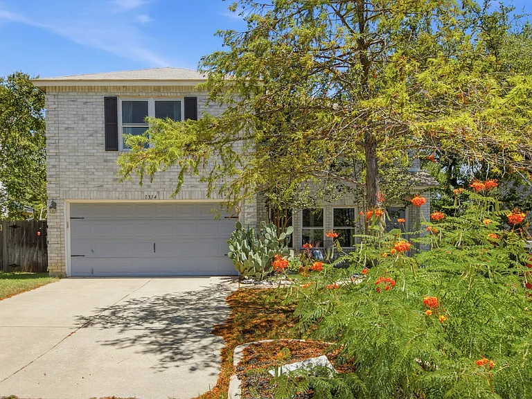 1314 Chalk Ln — Photo 2