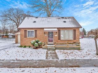 1255 Mayfair Ave, Lasalle, ON N9J 2H8