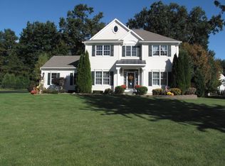 27 Marcel Rd, Halfmoon, NY 12065