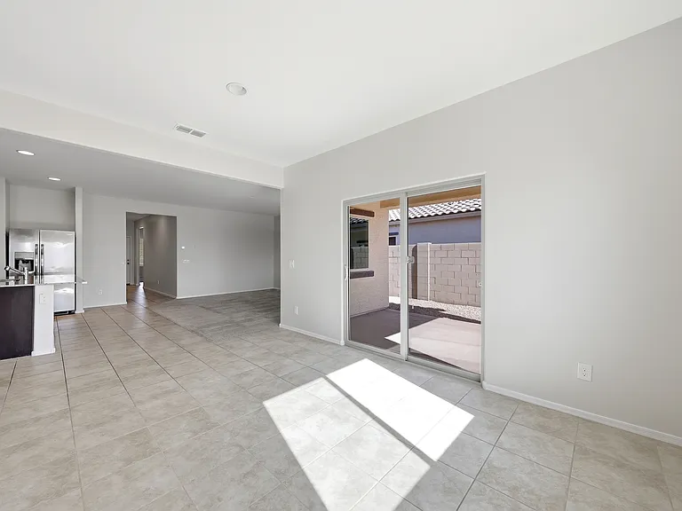43721 W Acacia Ave — Photo 8