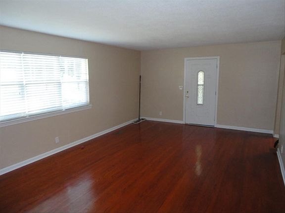 4th image of 122 Karen Dr