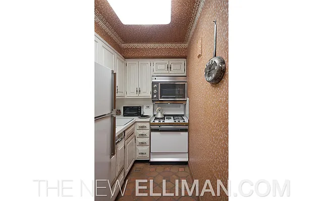 Sold by Douglas Elliman | media 20