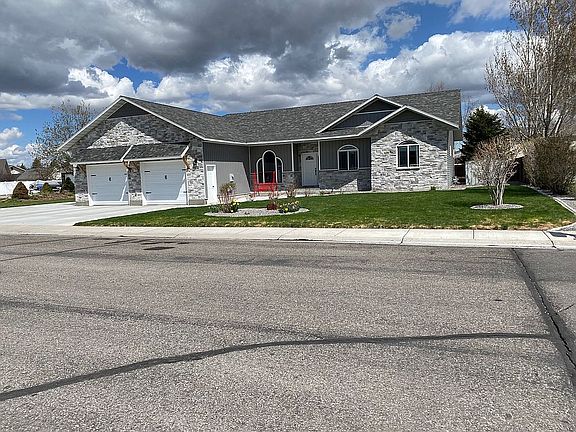 2nd image of 304 Palomino Dr