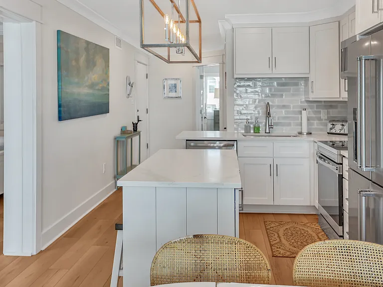 101 W 1st St #B3 — Photo 4