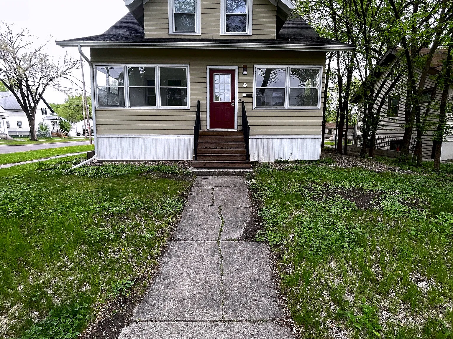 4 bed, 1512 sqft, $1,930 — Photo 1