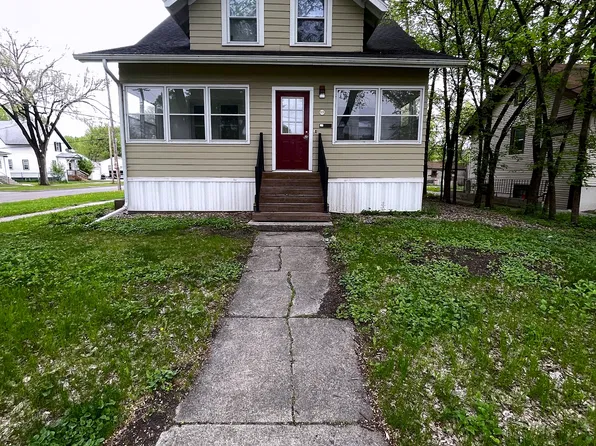 919 College St N, Fargo, ND 58102