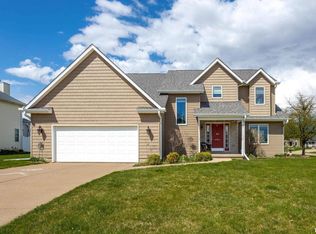 1108 W Davies Ct, Eldridge, IA