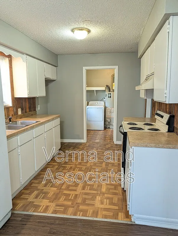 2 bed, 1.0 bath, 900 sqft, $900 — Photo 2