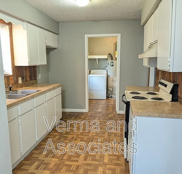 340 N C St #1 — Photo 2