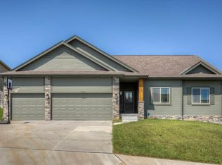 17520 Redman Ave, Omaha, NE 68116