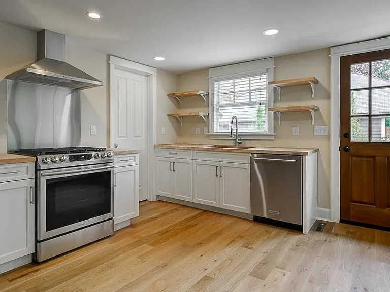131 Lansing St — Photo 10