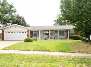 2070 Barcelona Dr, Florissant, MO 63033