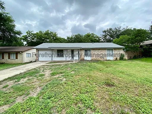 3 bed, 1.0 bath, 989 sqft, $1,400 — Photo 1
