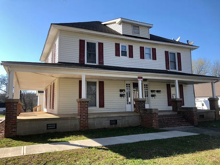 223 E Glendale Ave — Photo 1