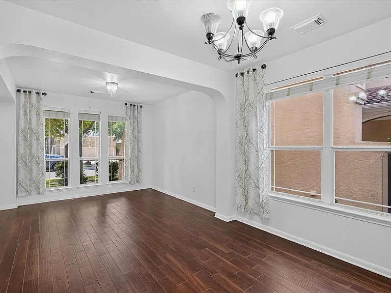 15324 Interlachen Dr — Photo 9