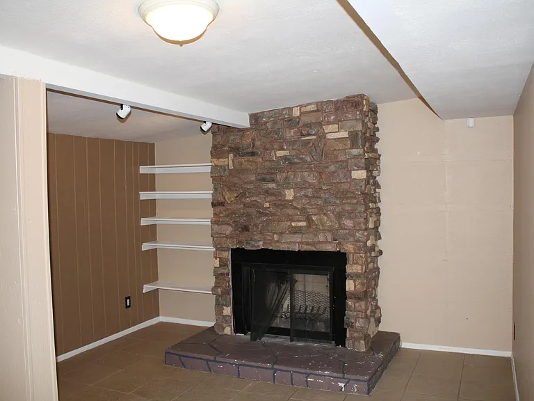 1859 E Florian Ave — Photo 15
