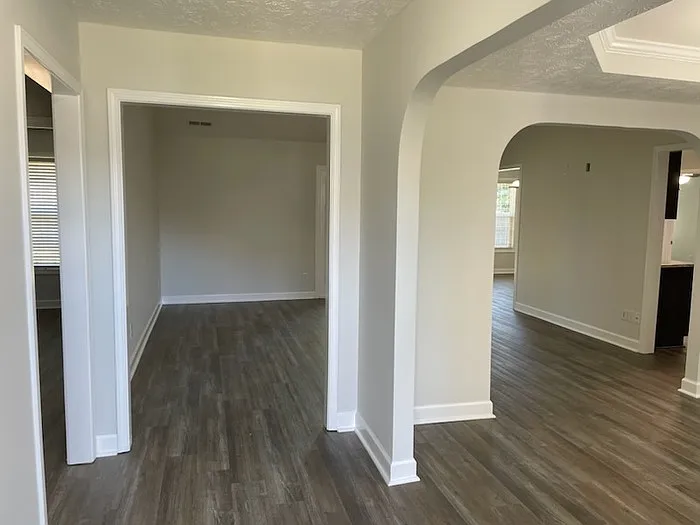 3 bed, 2.0 bath, 1972 sqft, $1,895 — Photo 3