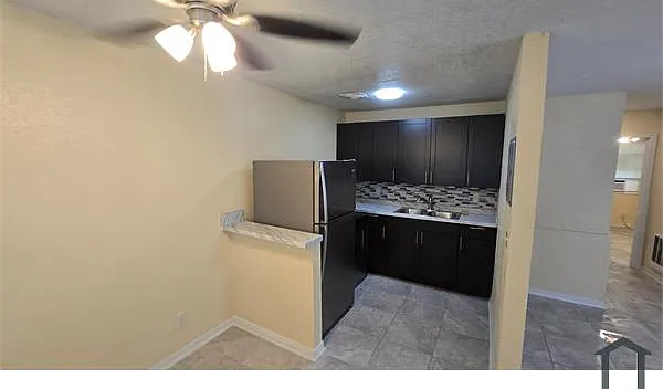 2 bed, $1,050 — Photo 3