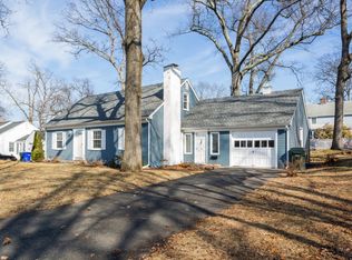 67 Old Brook Rd, Springfield, MA 01118