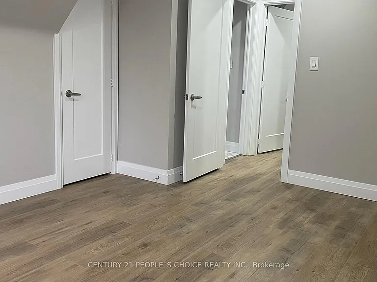 136 Edgemont St N — Photo 23