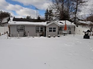 520 W Jessie Rd, Sanford, MI 48657