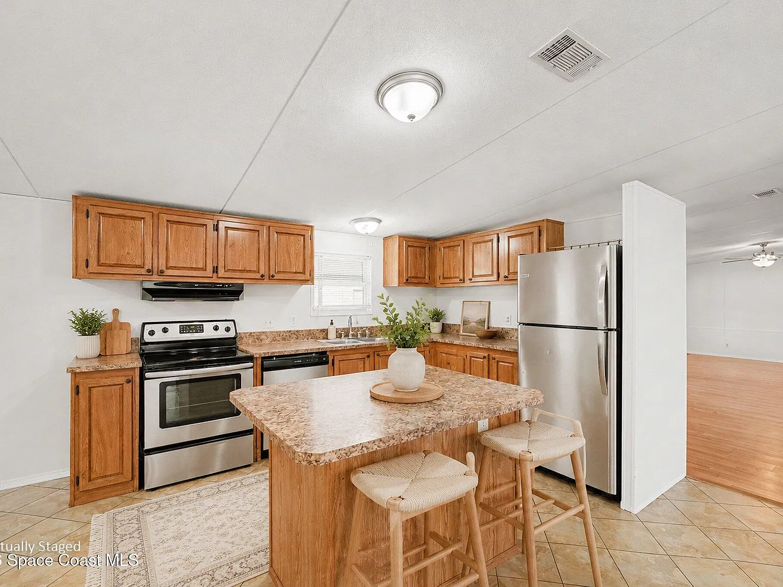 3 bed, 2.0 bath, 1728 sqft, $1,950 — Photo 3