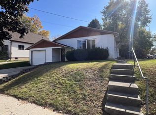 1613 Division St, Manitowoc, WI 54220