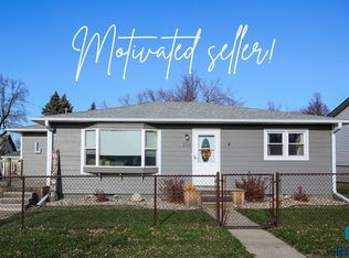 112 E 4th Ave, Lennox, SD 57039