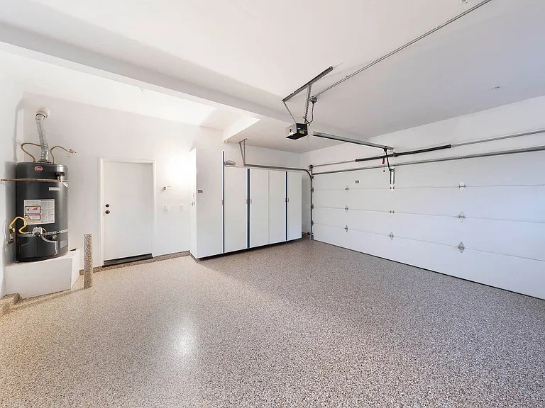 19 Lucania Dr — Photo 11