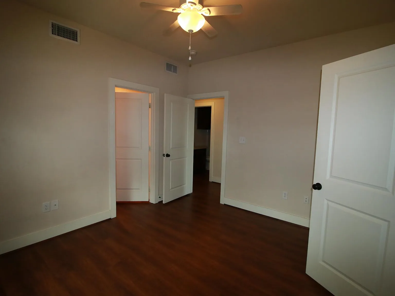 910 Fannin St — Photo 4