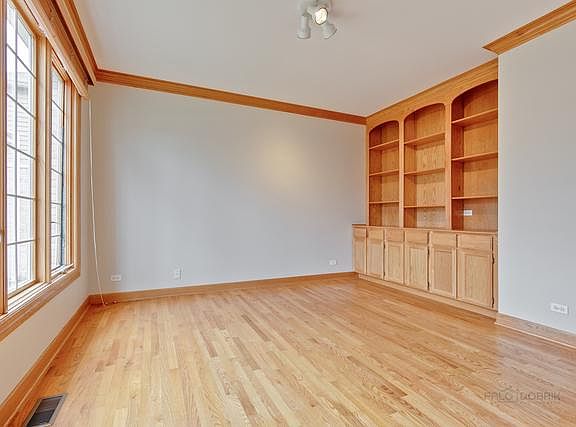5th image of 4991 Emerson Ave